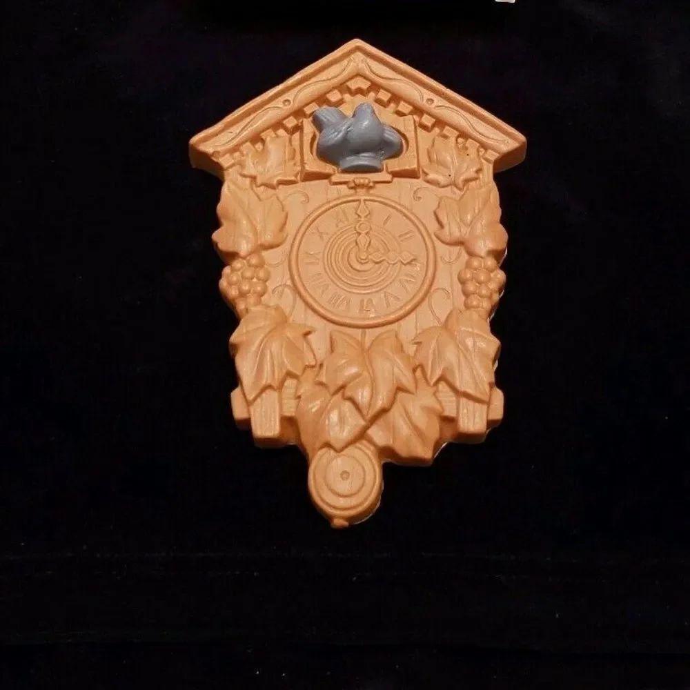 Avon 1981 Cuckoo Clock Hanging Wall Pomander - Spiced Apple Fragrance